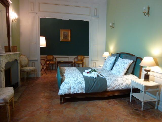 Hotel Cote Cour Chambres D'Hotes Bourg-Saint-Andeol Room photo